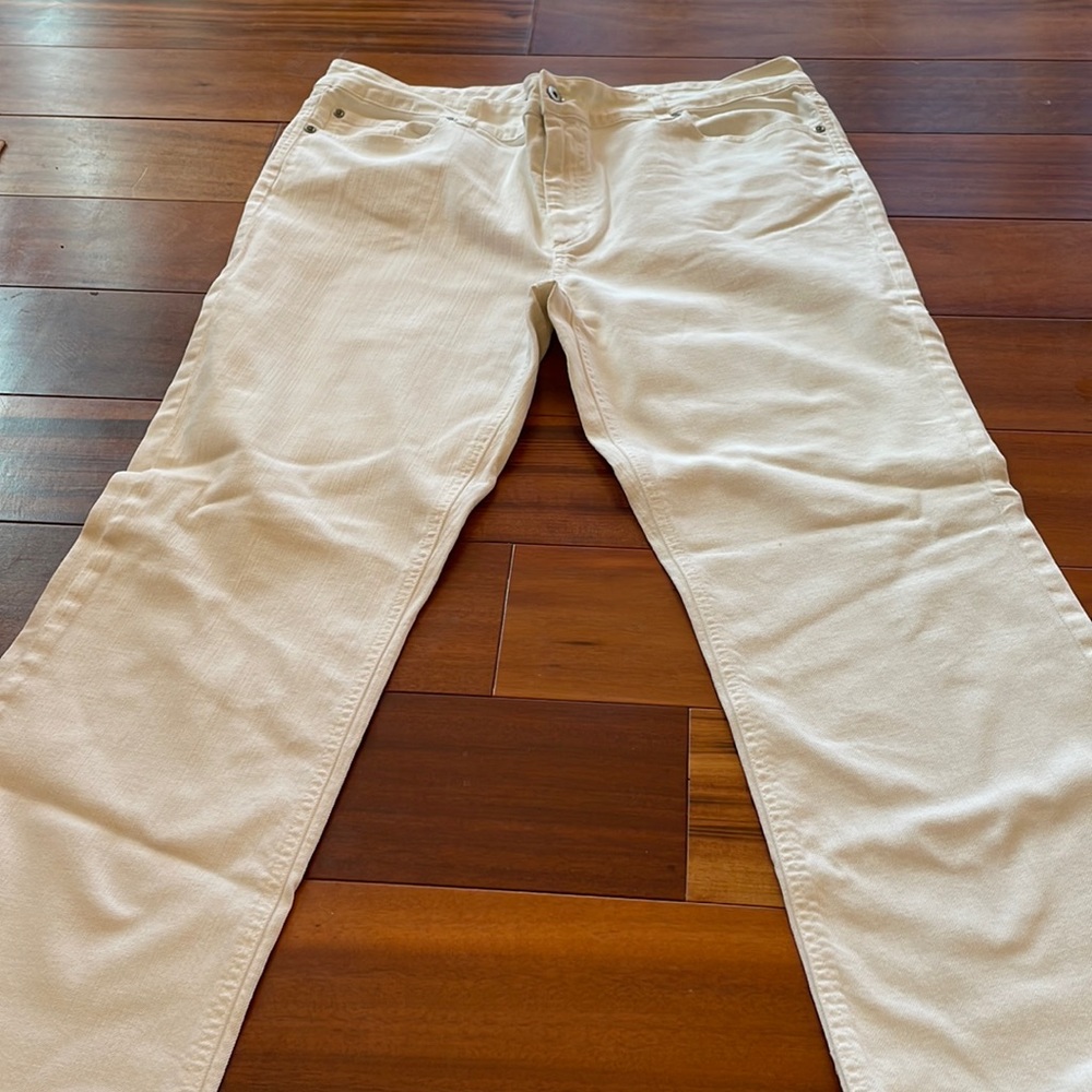 CHICO’s PLATINUM WHITE JEANS
